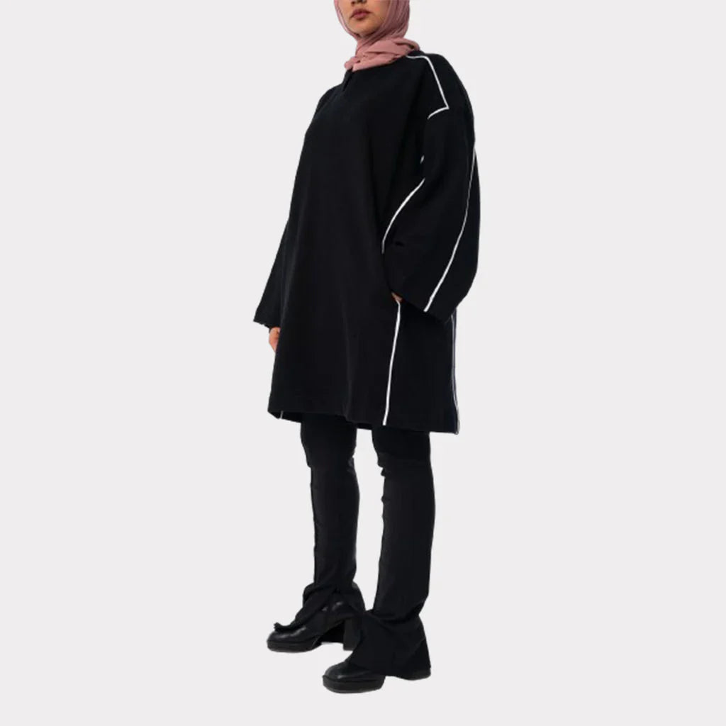 Basic Lines Shirt in cozy cotton with loose-fit silhouette and side pockets, a long-sleeved top in black or mustard for chic winter comfort