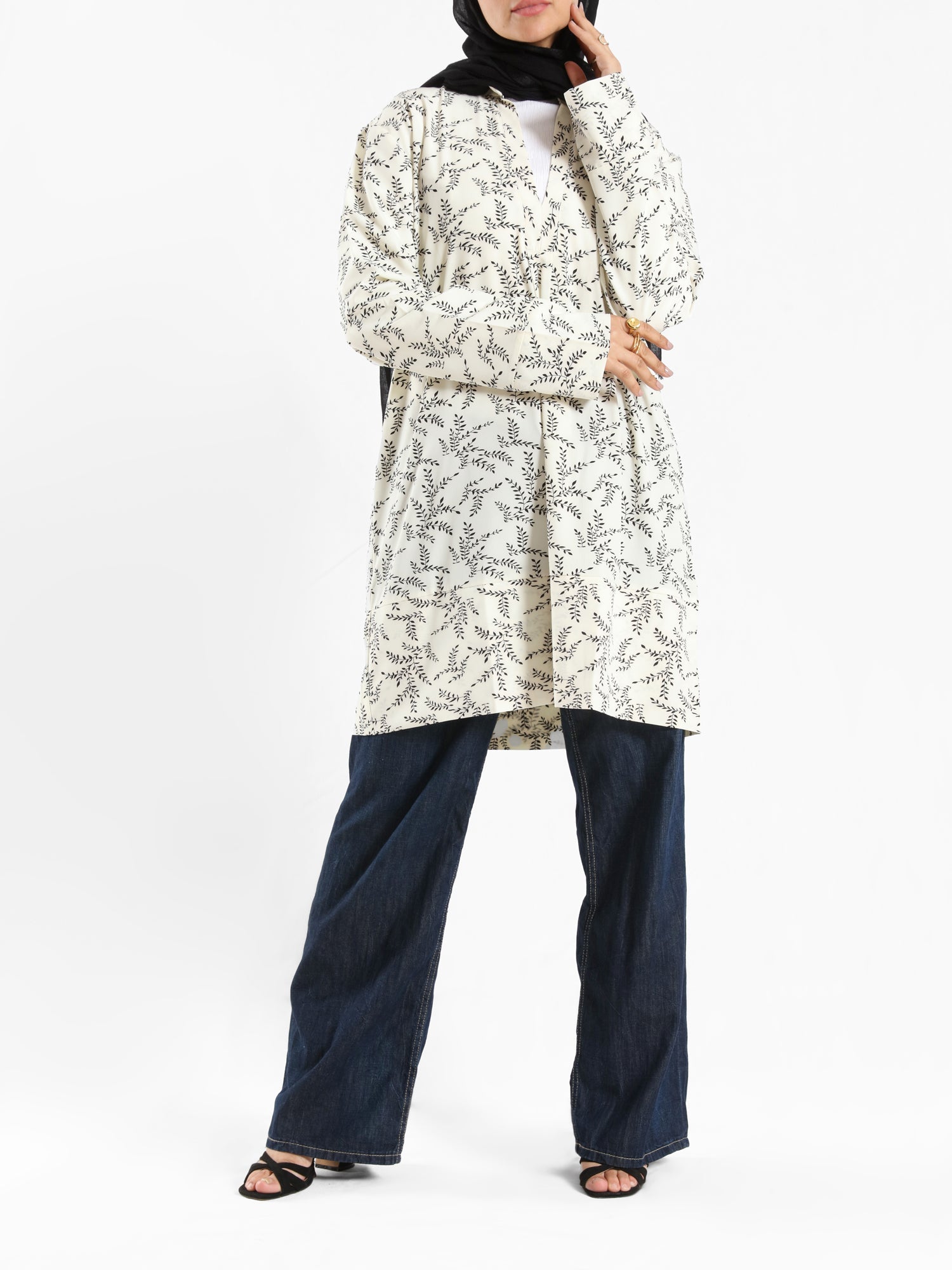 Floral Top in soft crib fabric with long sleeves, available in black or white for modest summer layering