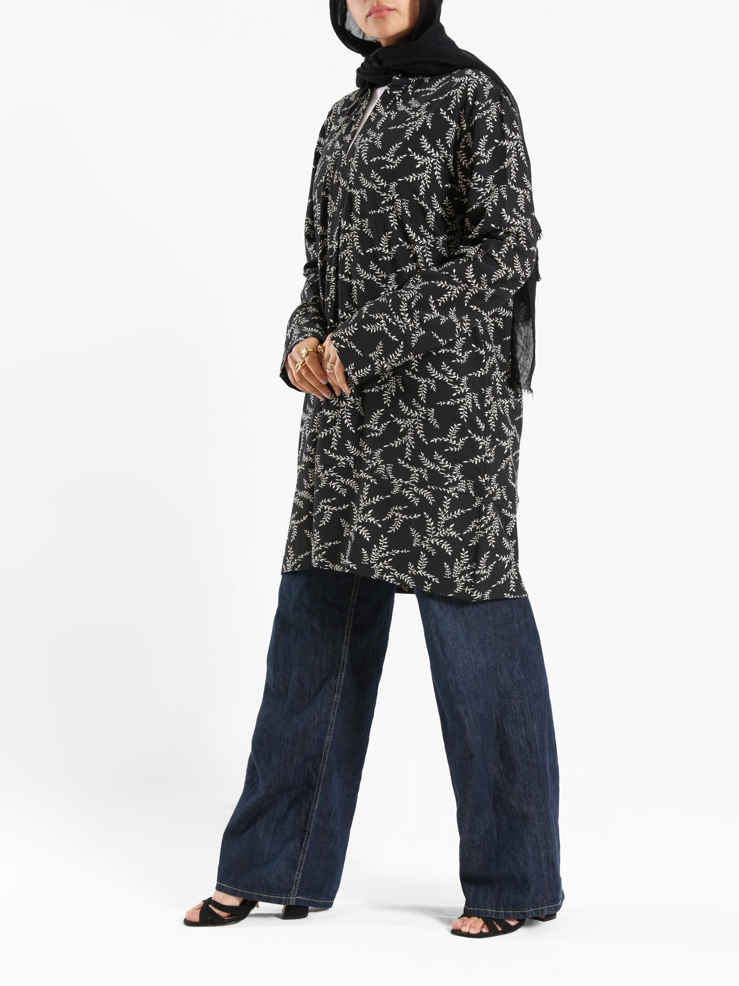 Floral Top in soft crib fabric with long sleeves, available in black or white for modest summer layering