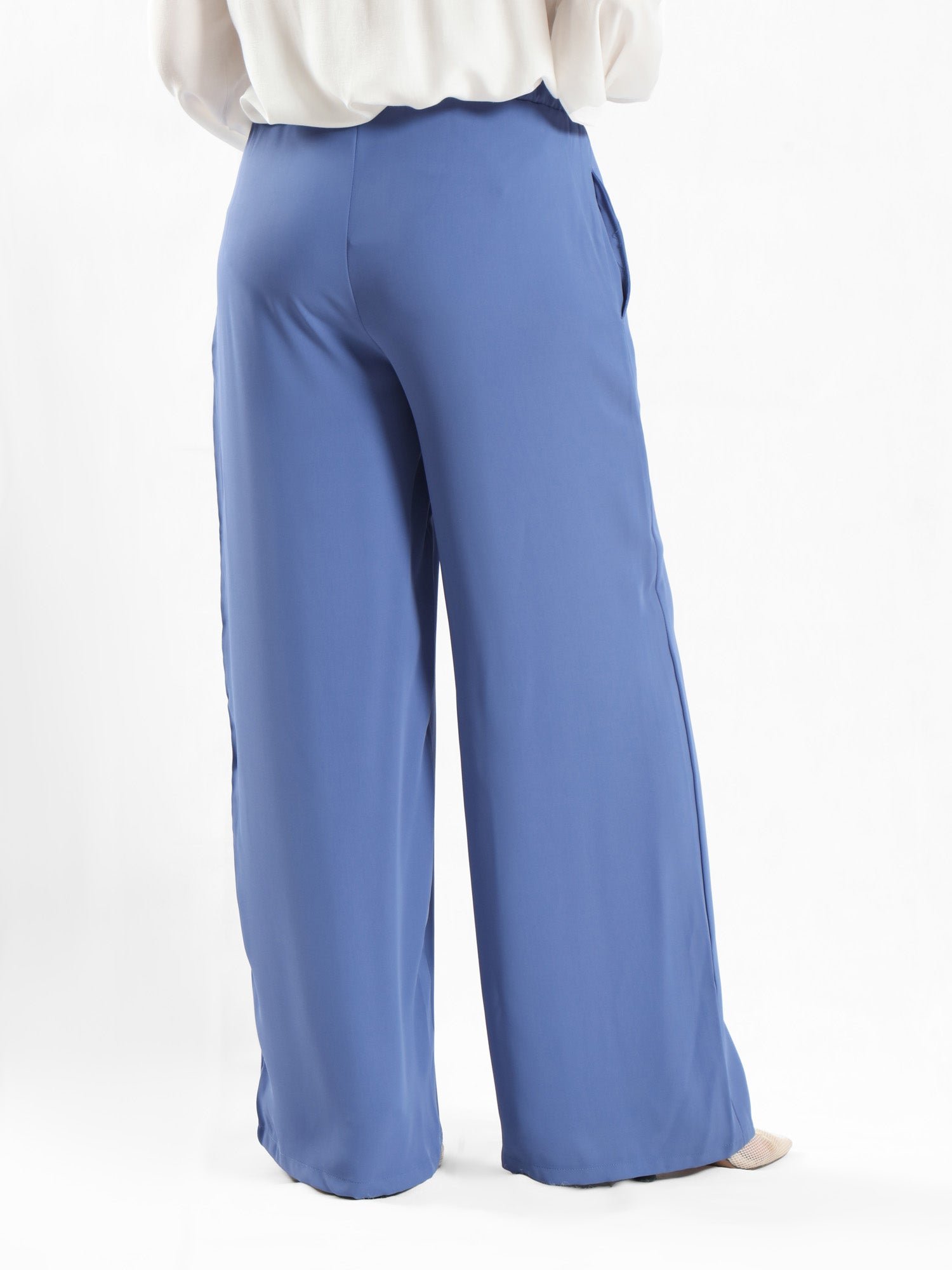 Glory Pants in airy fabric with skirt-like silhouette and wide-leg flow, designed for confident twirls and elegant summer wear