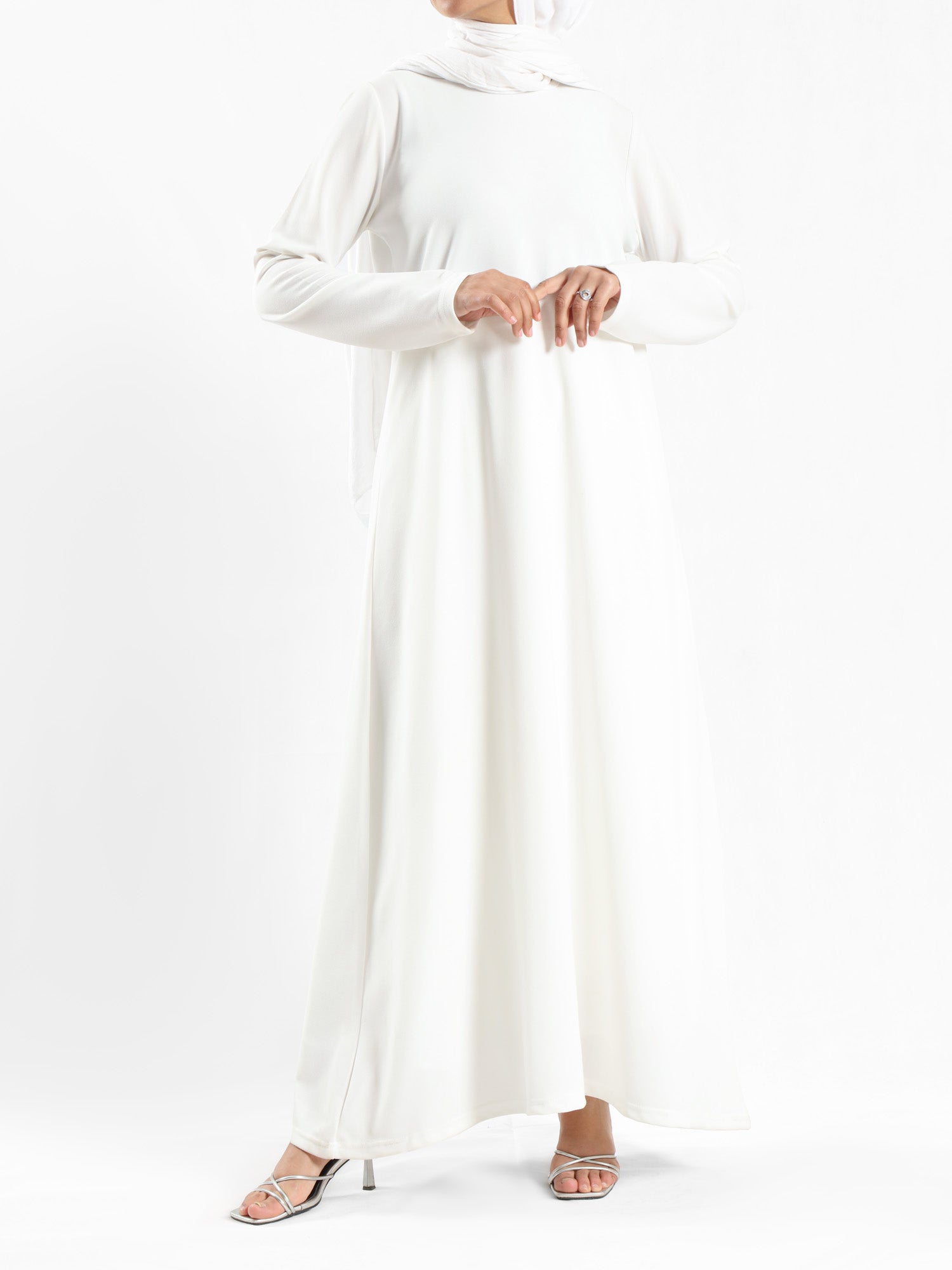 Minimalist Meadow Dress in pure cotton with long sleeves, a modest silhouette for everyday summer wear