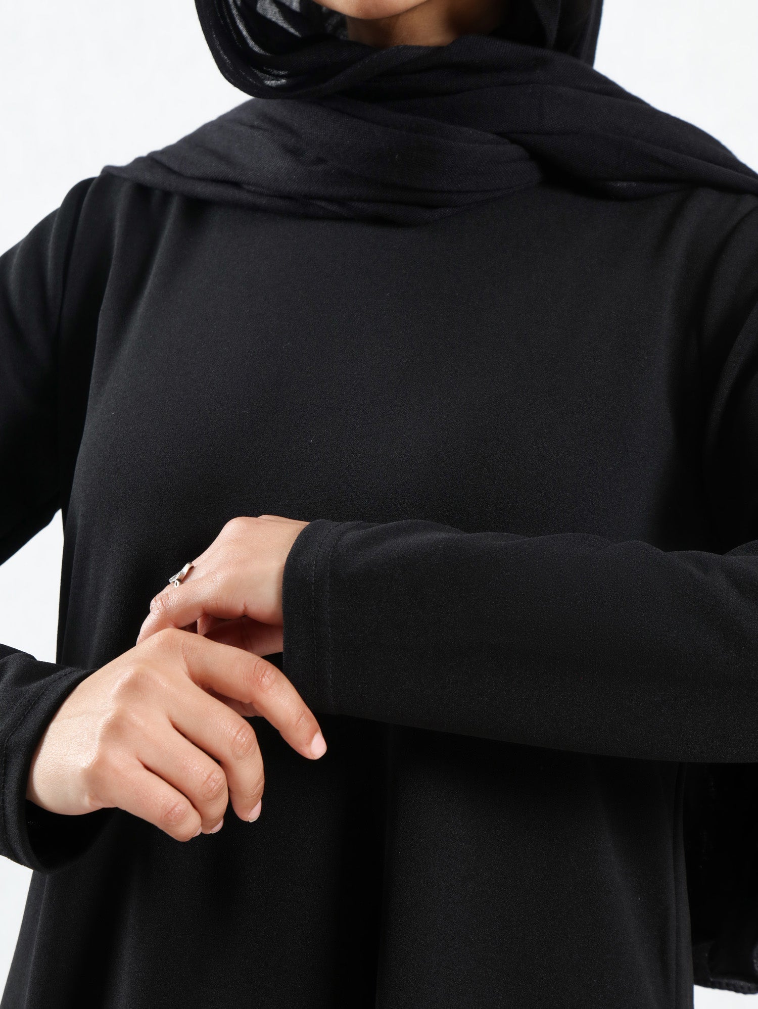 Minimalist Meadow Dress in pure cotton with long sleeves, a modest silhouette for everyday summer wear