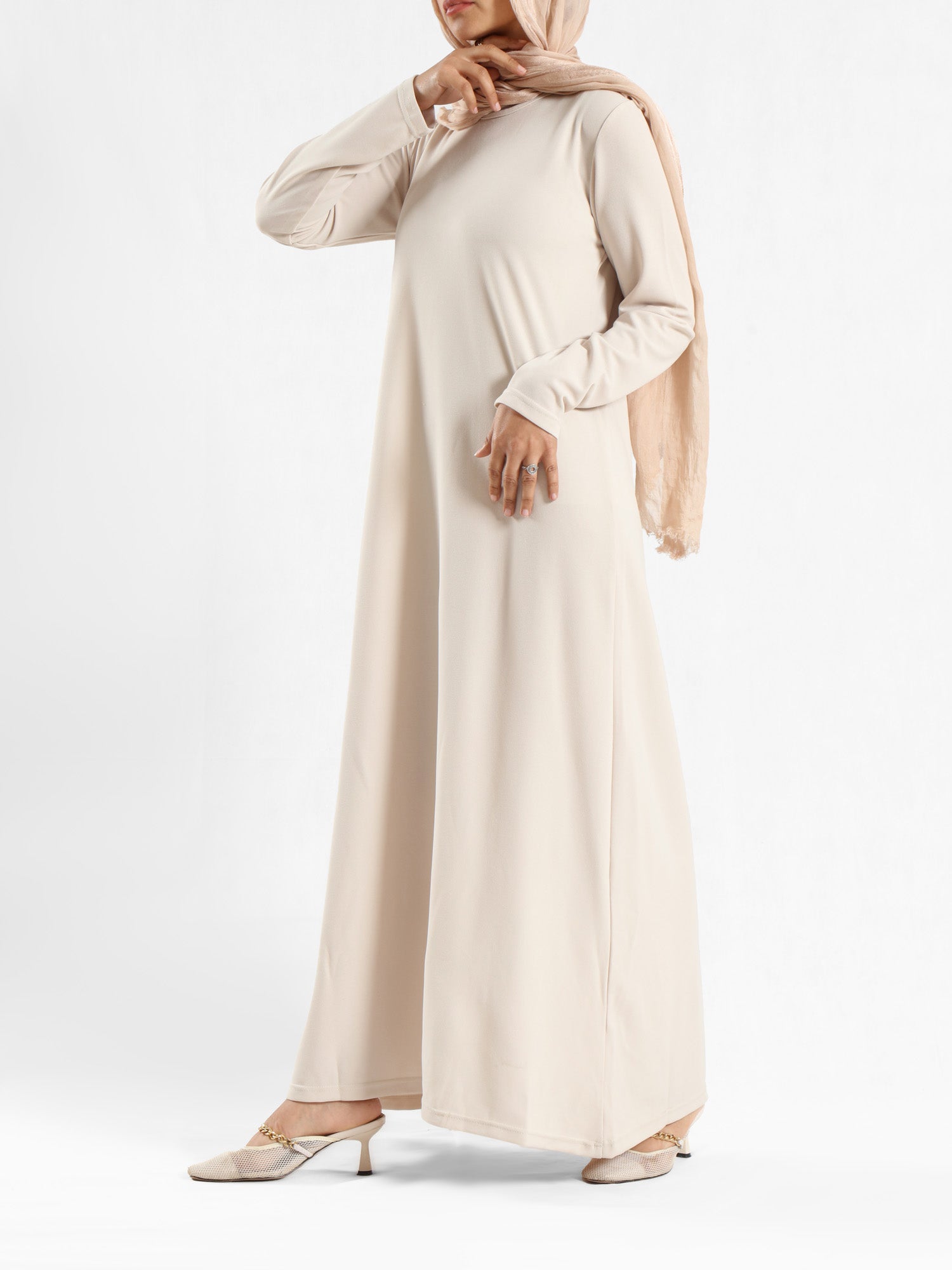 Minimalist Meadow Dress in pure cotton with long sleeves, a modest silhouette for everyday summer wear