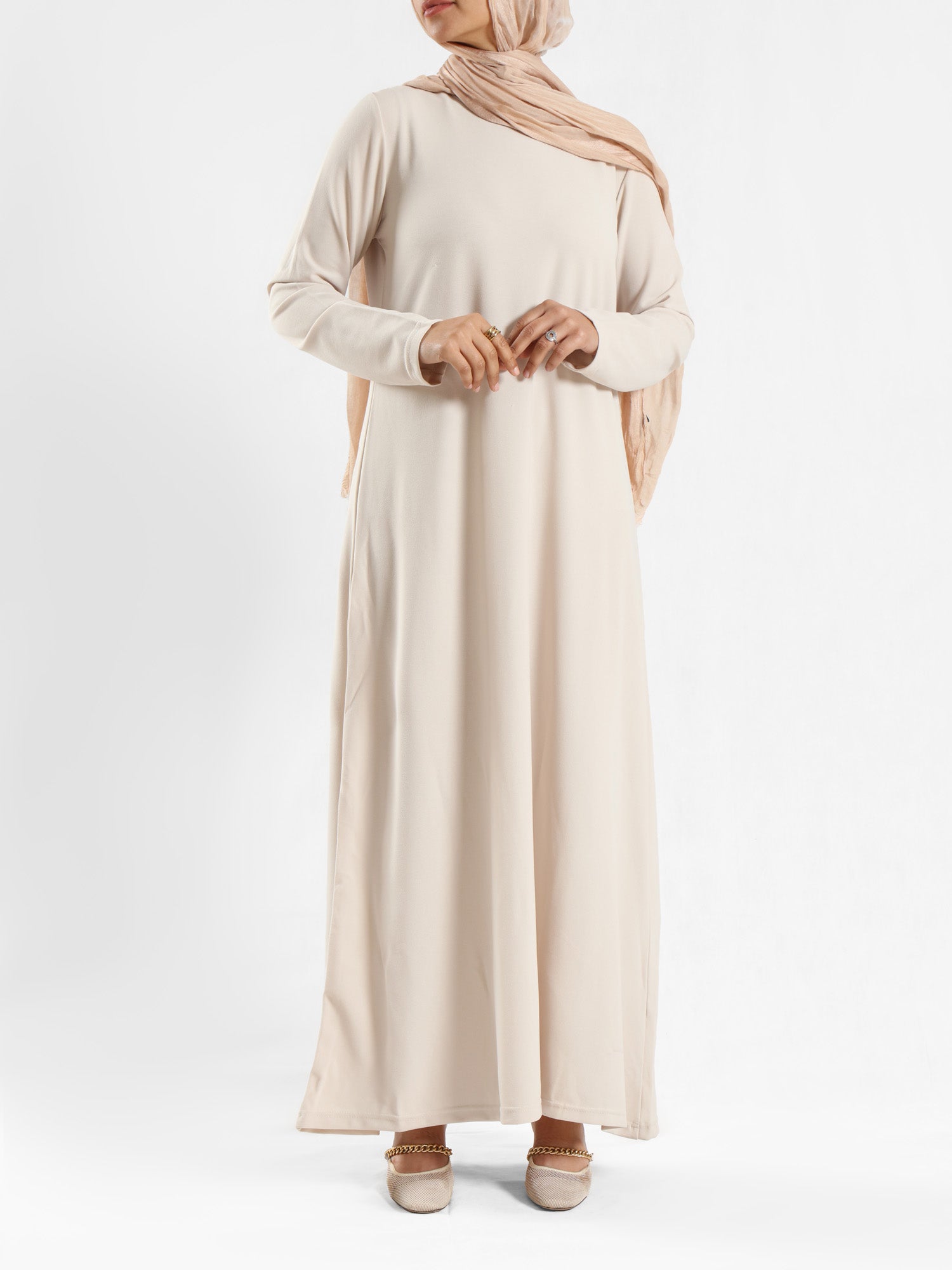 Minimalist Meadow Dress in pure cotton with long sleeves, a modest silhouette for everyday summer wear